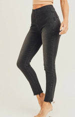 Load image into Gallery viewer, “Make Mine Skinny” Jeggings
