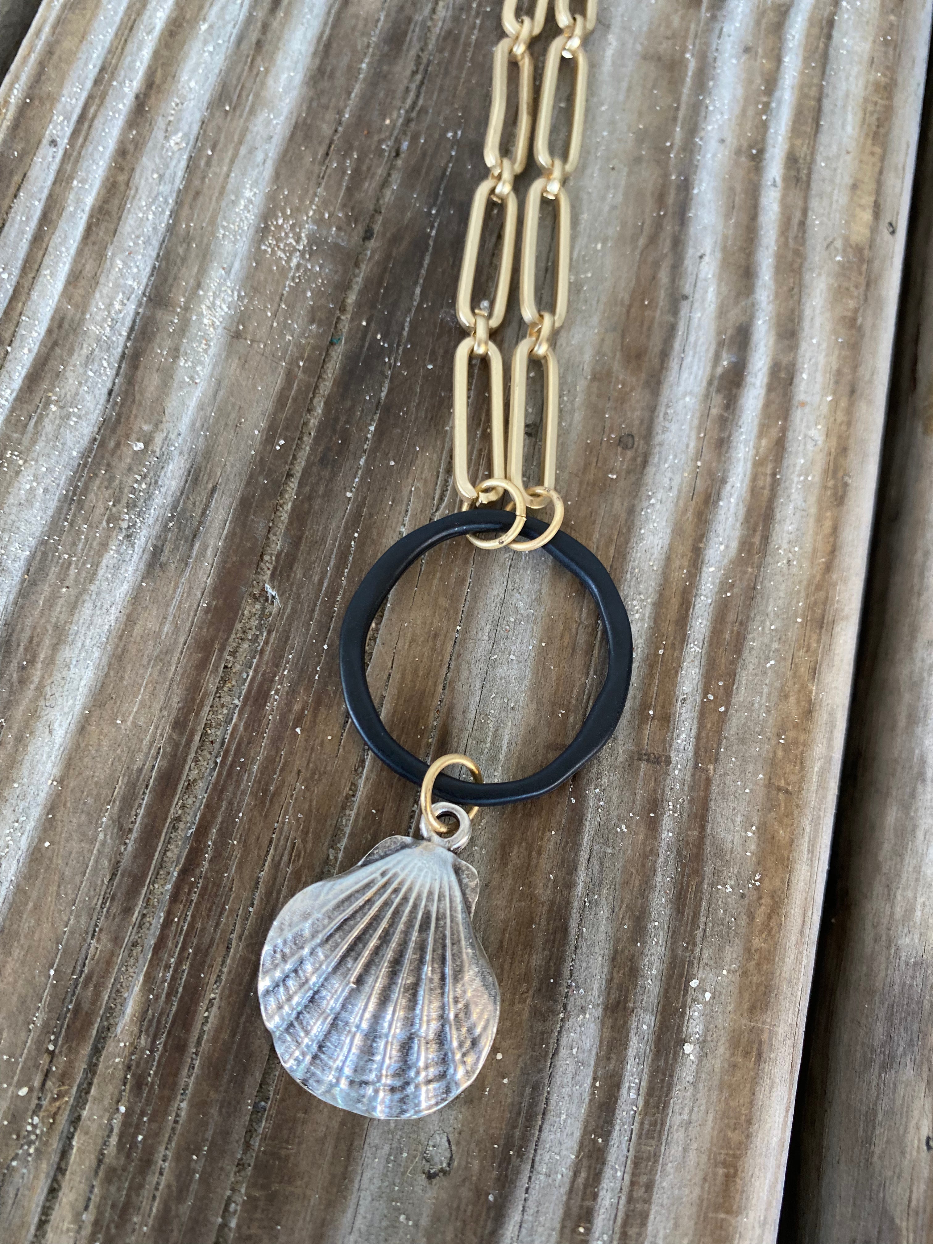“Shell of a Day!” Necklace